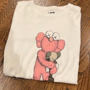 Kaws x Uniqlo tshirt medium